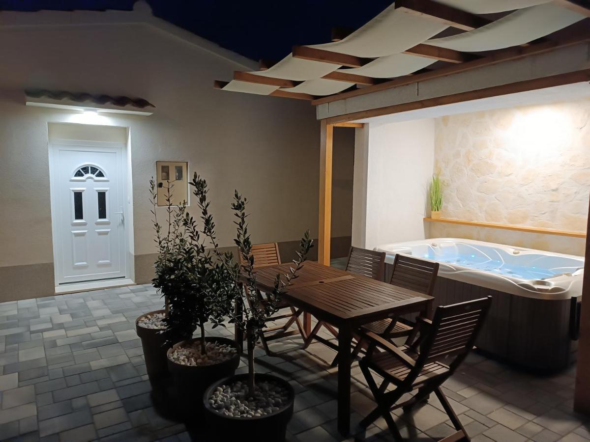 Tonina - House With Terrace, Jacuzzi, Free Parking Apartment Split Exterior photo