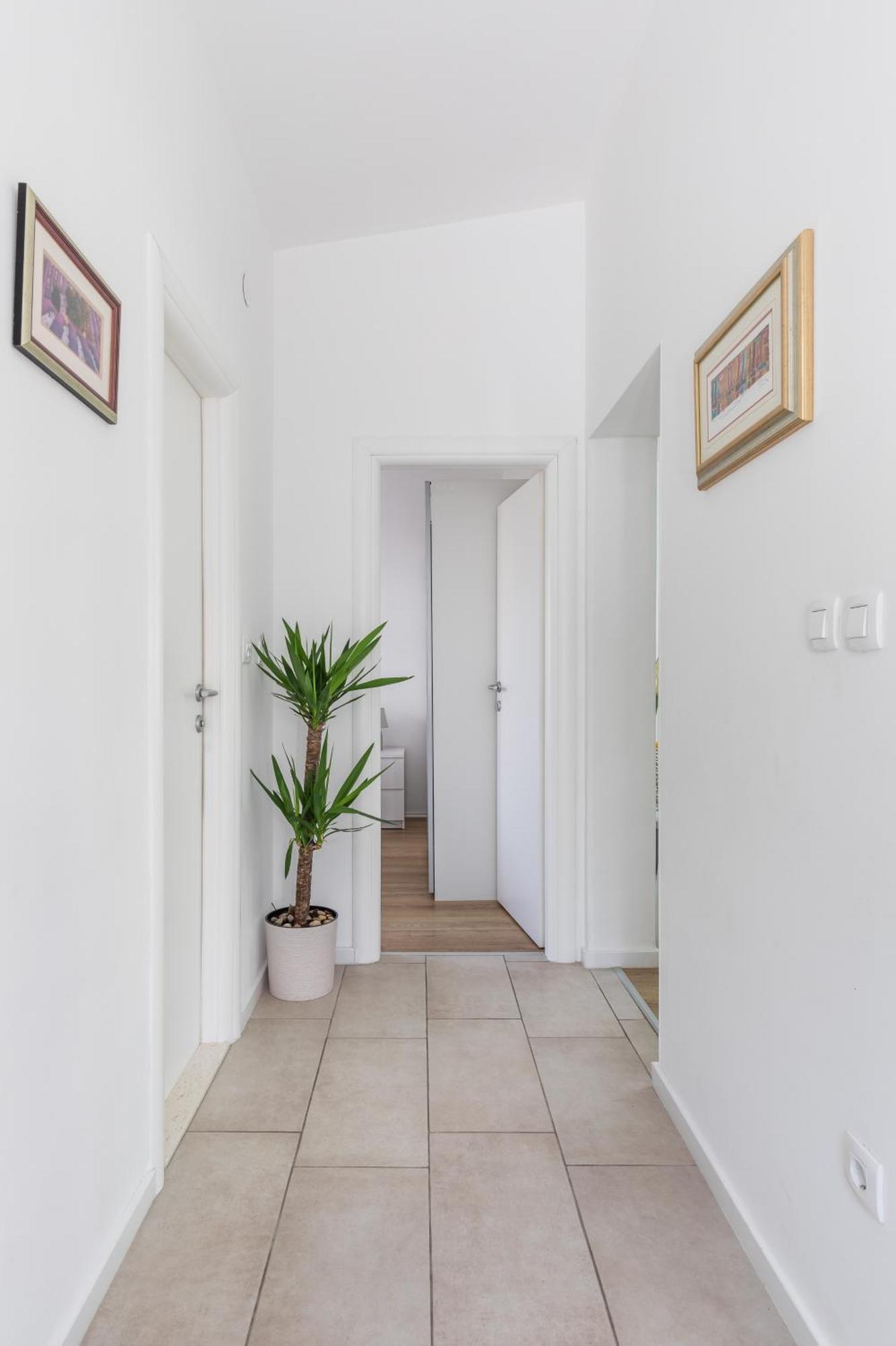 Tonina - House With Terrace, Jacuzzi, Free Parking Apartment Split Exterior photo