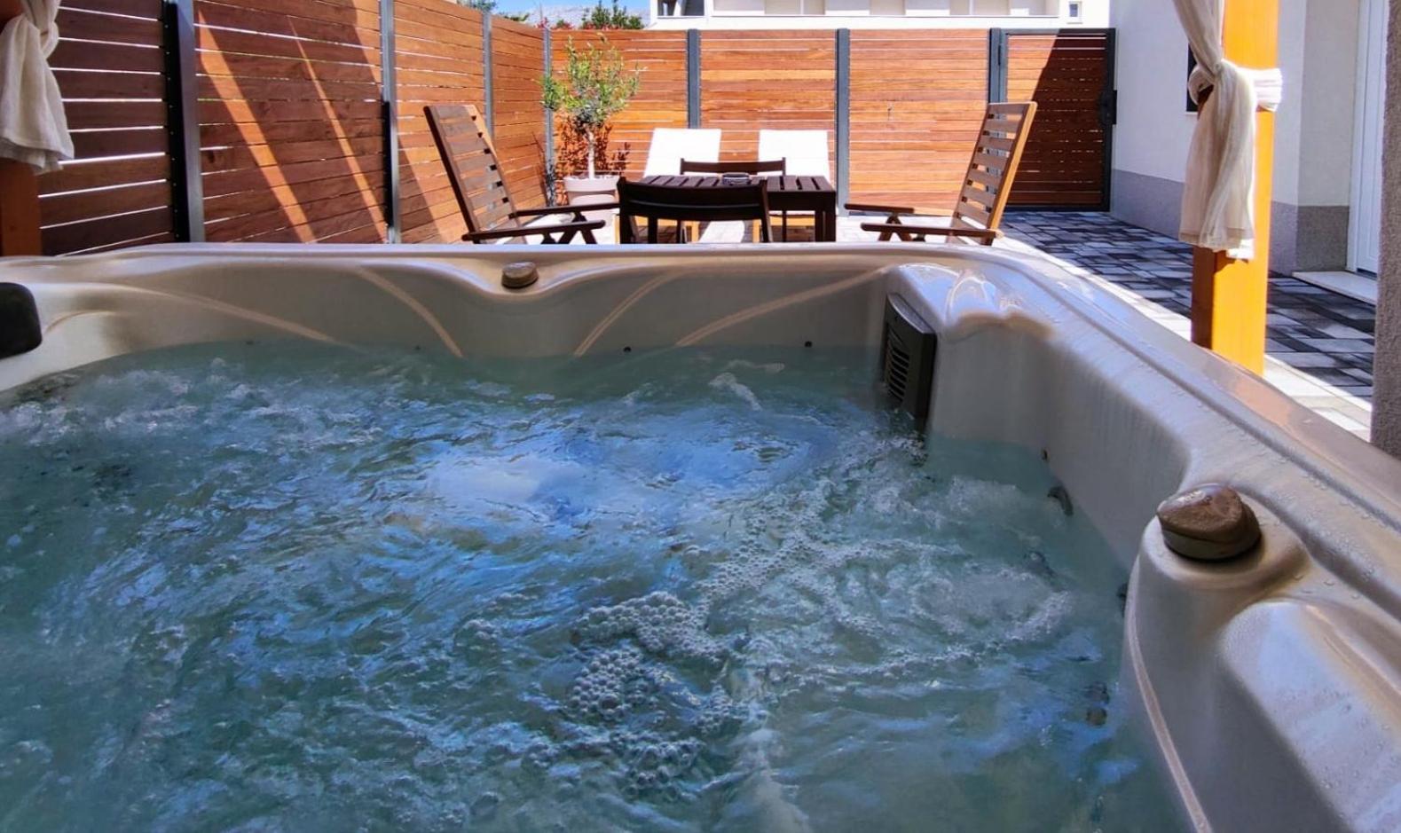 Tonina - House With Terrace, Jacuzzi, Free Parking Apartment Split Exterior photo